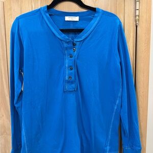 Zenana Outfitters women’s Blue Henley Shirt